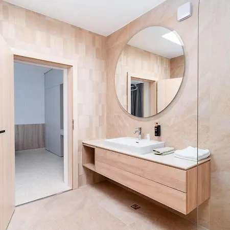 Amaris Aparthotel Апартаменти *