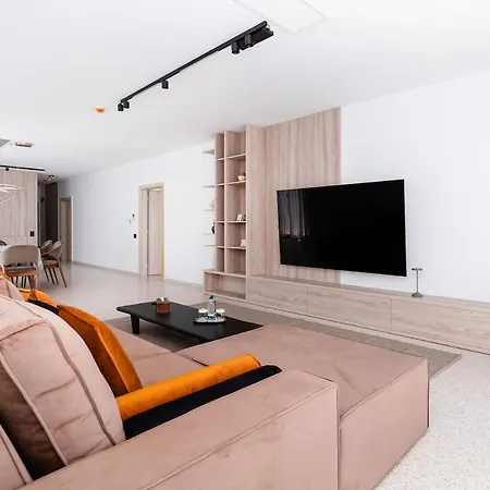 Amaris Aparthotel Апартаменти