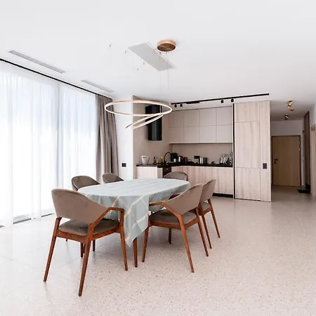 Amaris Aparthotel Апартаменти *