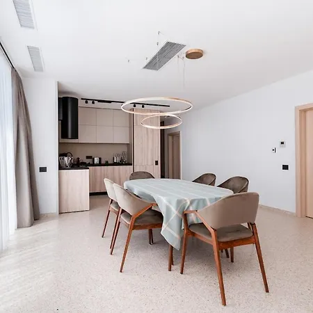 Amaris Aparthotel Апартаменти
