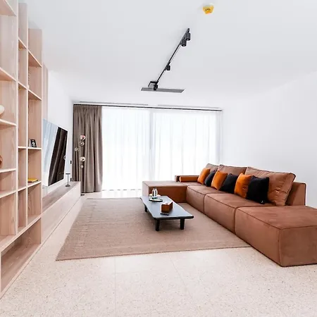 Amaris Aparthotel Апартаменти *