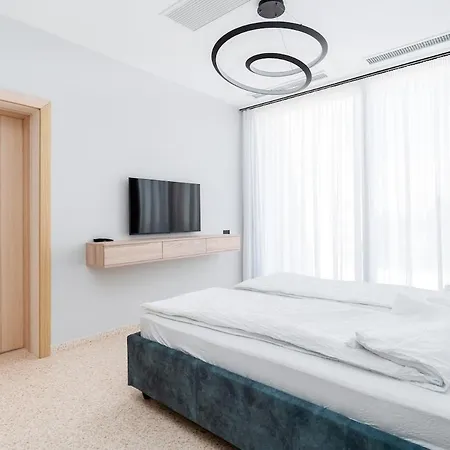 Amaris Aparthotel Апартаменти